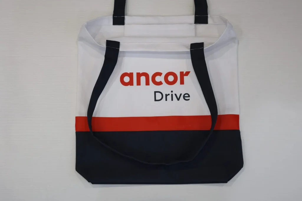 Брендированный шоппер ANCOR Drive на белом фоне
